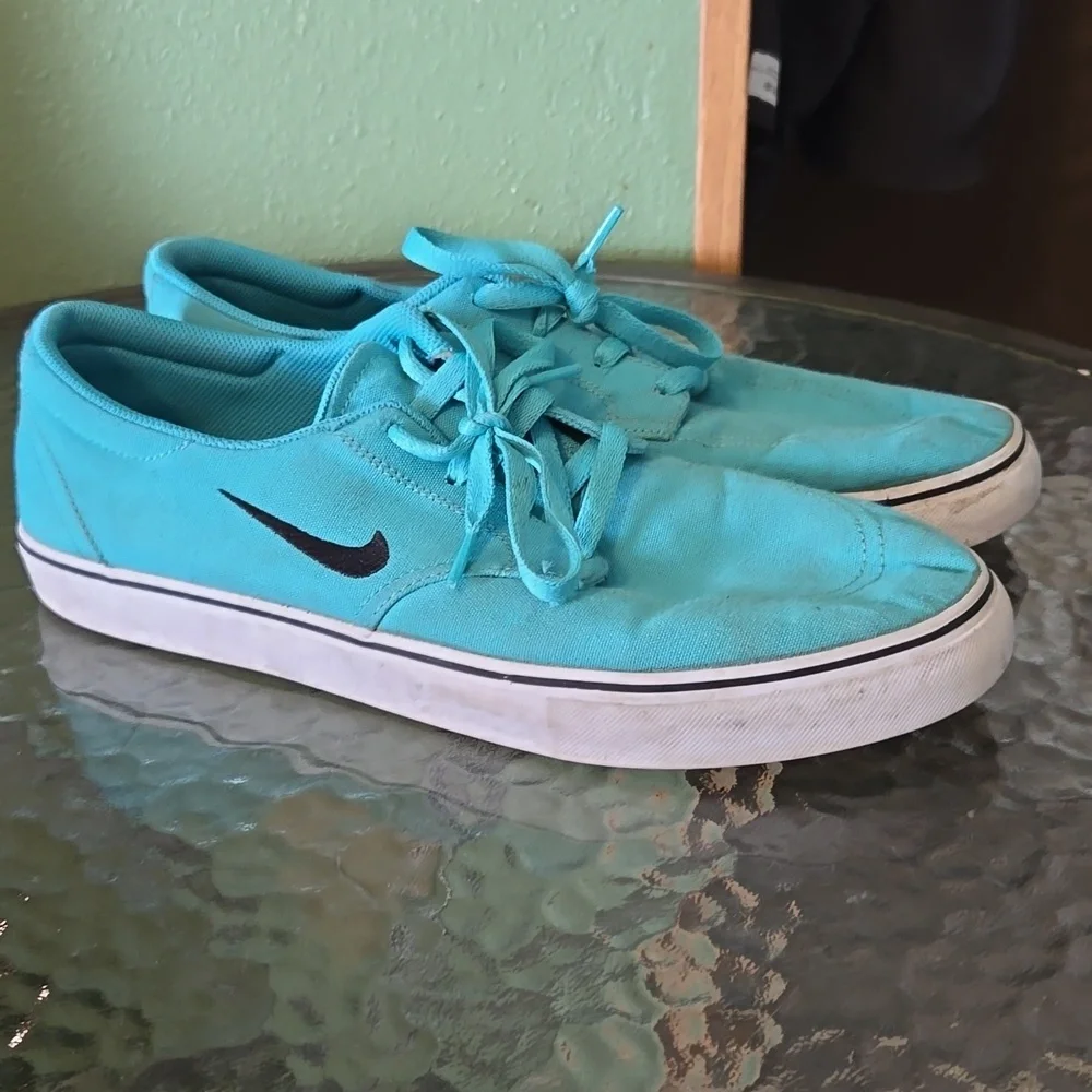 Nike men's shoes‎